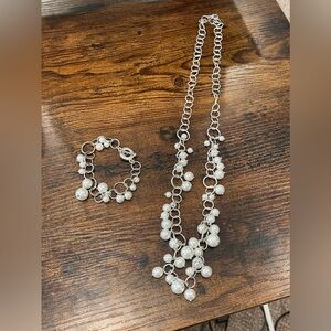 Pearlescent necklace and bracelet set